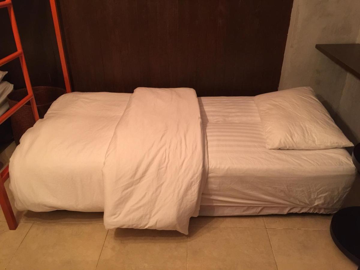Renovated Loft Style Condo Bangkok Extérieur photo